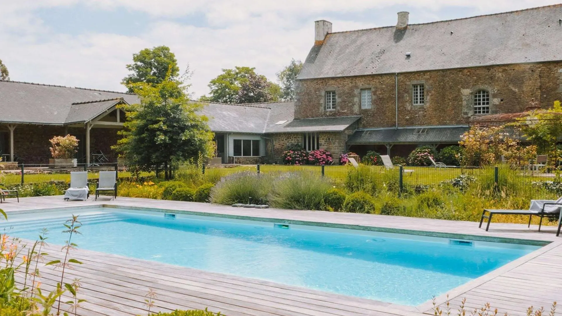 Hotel De L'Abbaye Le Tronchet